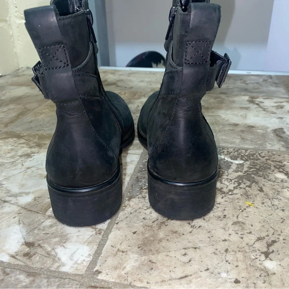Women Clark’s Orinoco Bend Ankle Boot Black Leather zip up  small heel size 8.5 - Picture 11 of 13